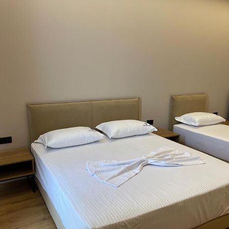 Dia Mare Deluxe Aparthotel Vlore Ngoại thất bức ảnh