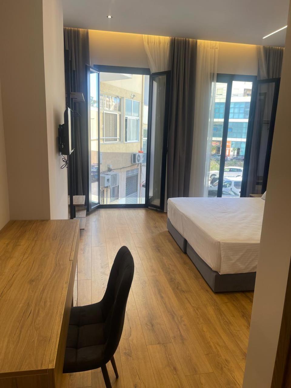 Dia Mare Deluxe Aparthotel Vlore Ngoại thất bức ảnh
