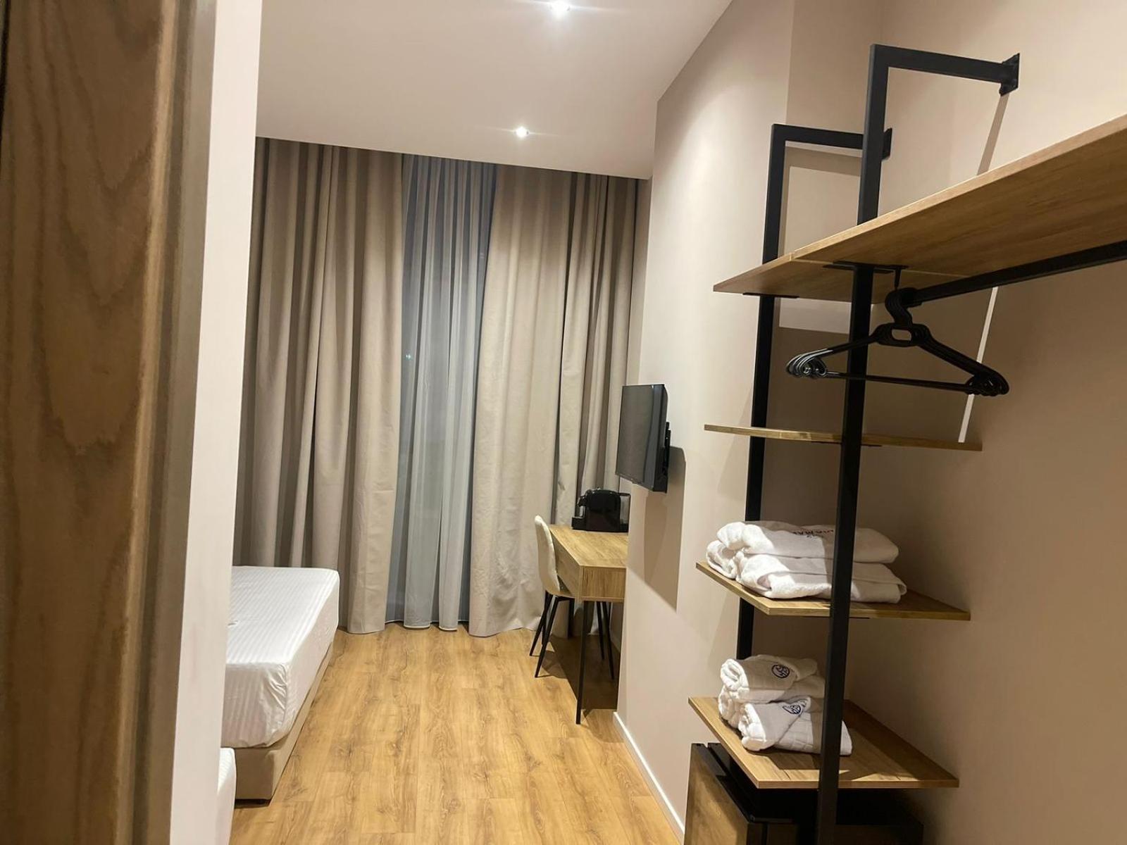 Dia Mare Deluxe Aparthotel Vlore Ngoại thất bức ảnh