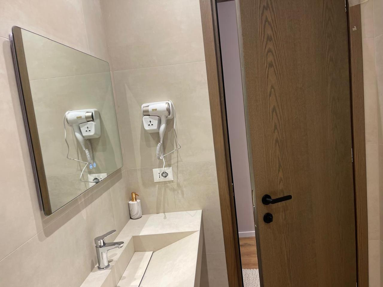 Dia Mare Deluxe Aparthotel Vlore Ngoại thất bức ảnh