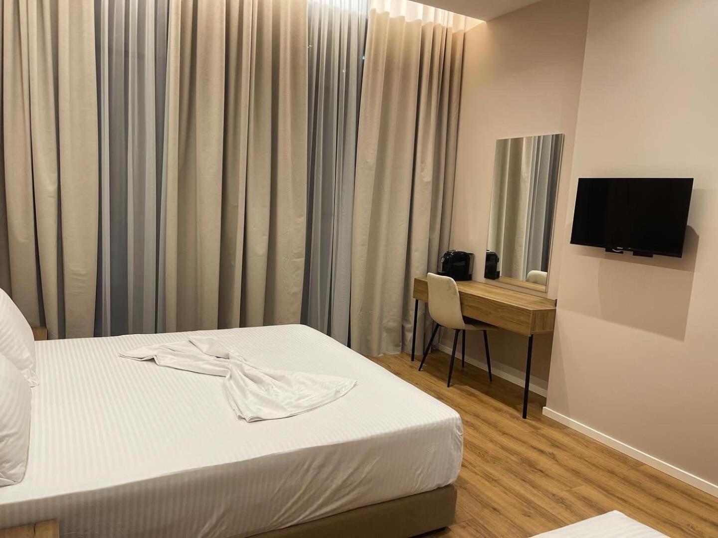 Dia Mare Deluxe Aparthotel Vlore Ngoại thất bức ảnh