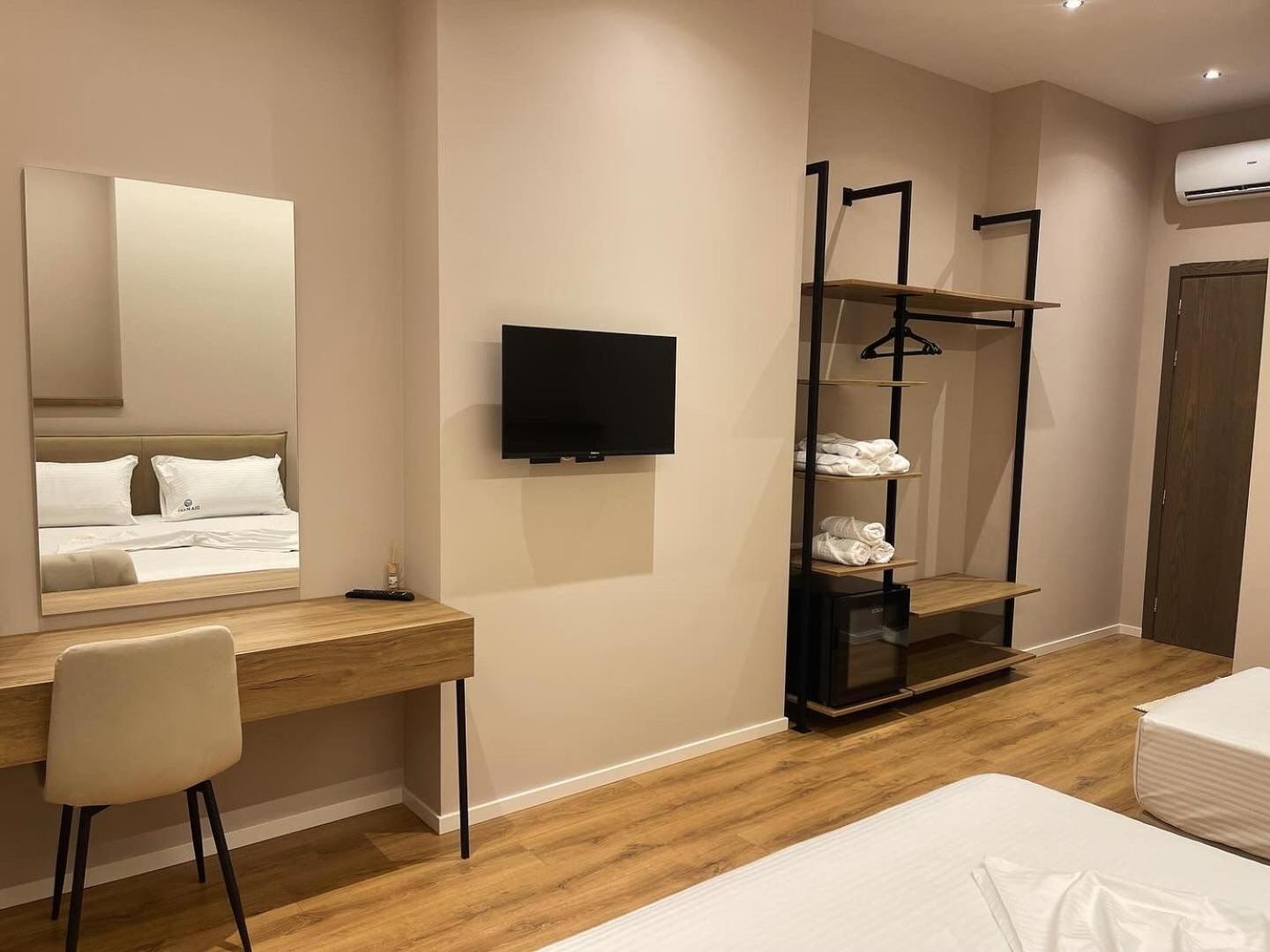 Dia Mare Deluxe Aparthotel Vlore Ngoại thất bức ảnh
