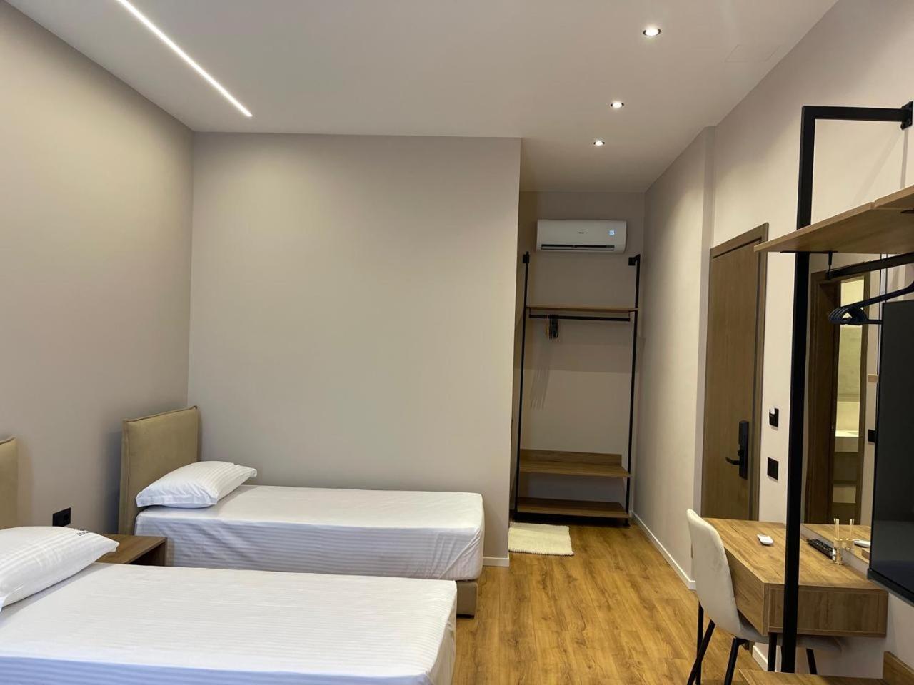 Dia Mare Deluxe Aparthotel Vlore Ngoại thất bức ảnh