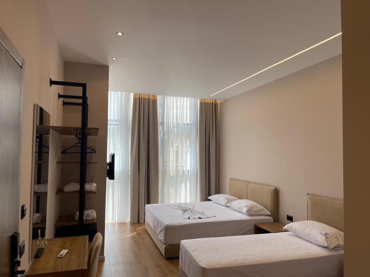Dia Mare Deluxe Aparthotel Vlore Ngoại thất bức ảnh