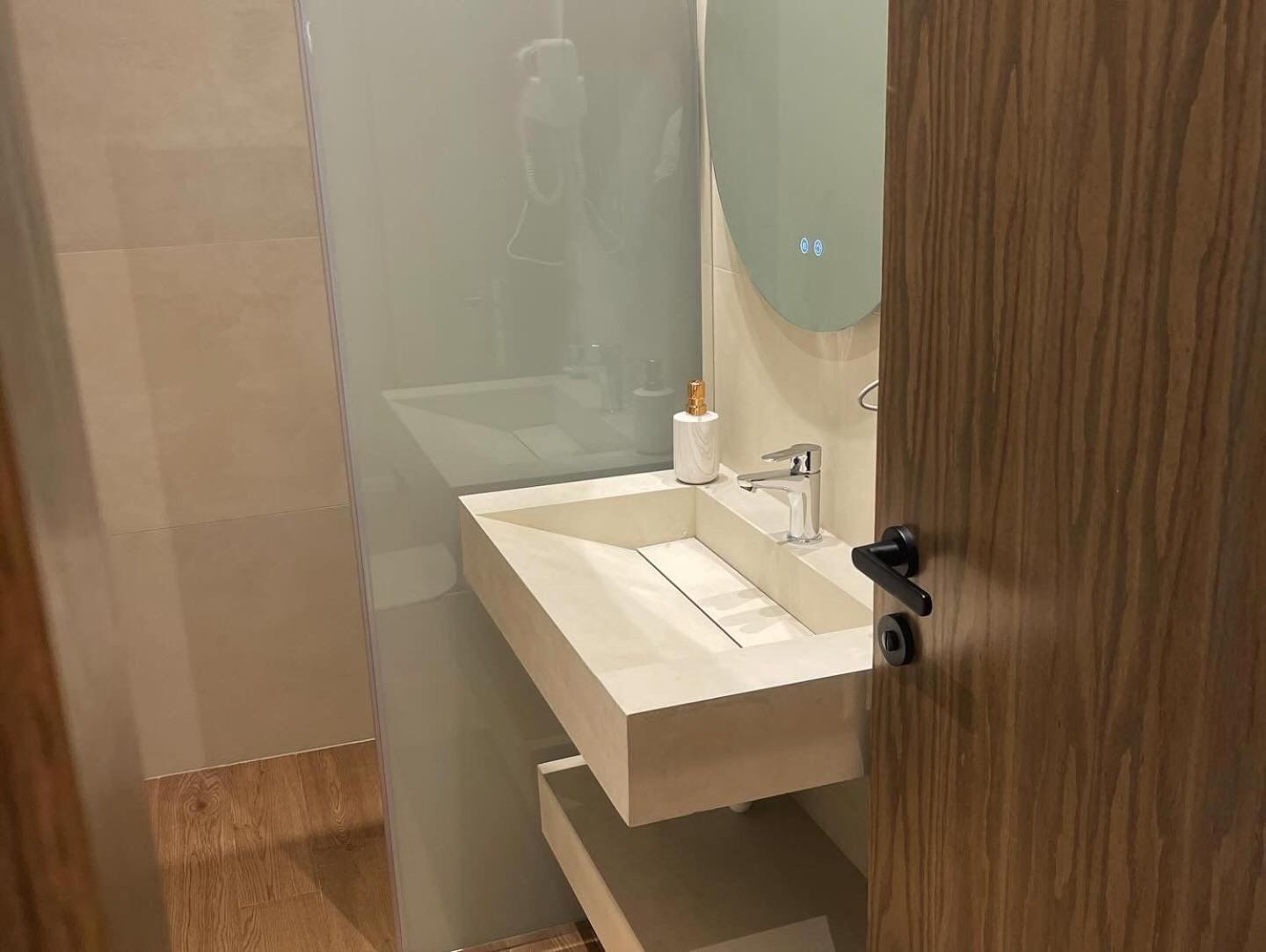 Dia Mare Deluxe Aparthotel Vlore Ngoại thất bức ảnh