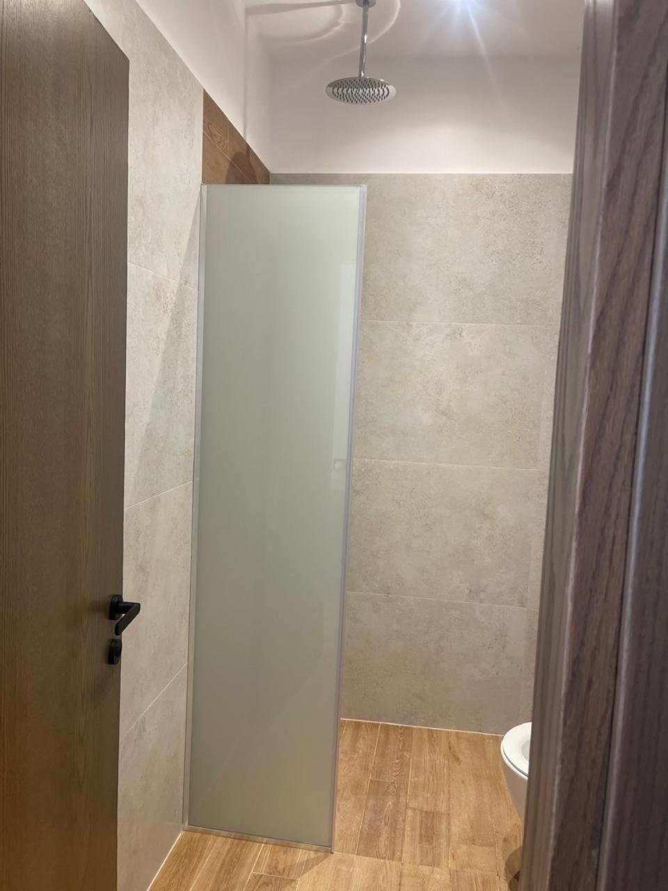 Dia Mare Deluxe Aparthotel Vlore Ngoại thất bức ảnh