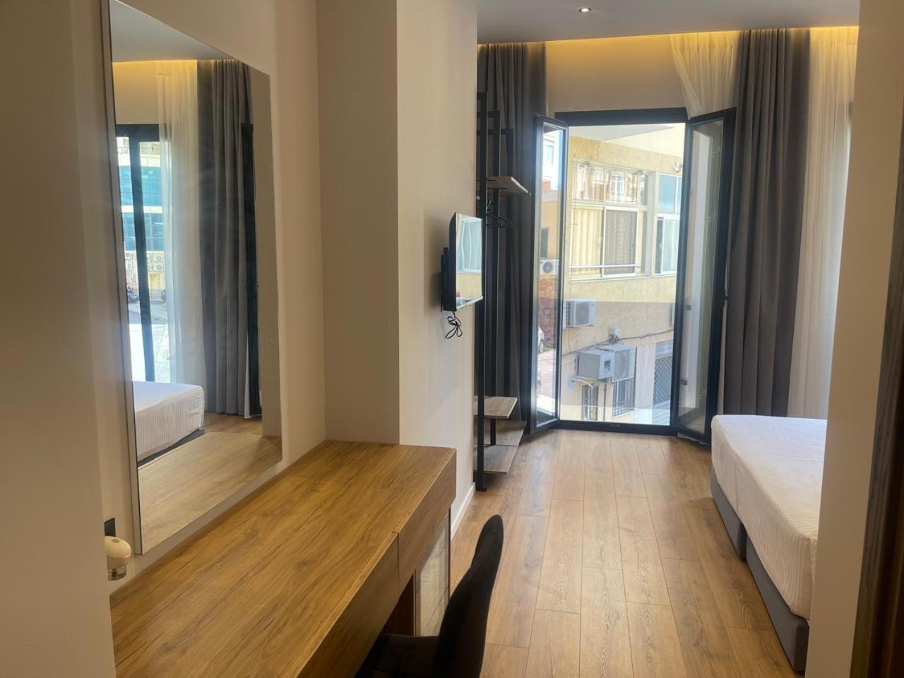 Dia Mare Deluxe Aparthotel Vlore Ngoại thất bức ảnh