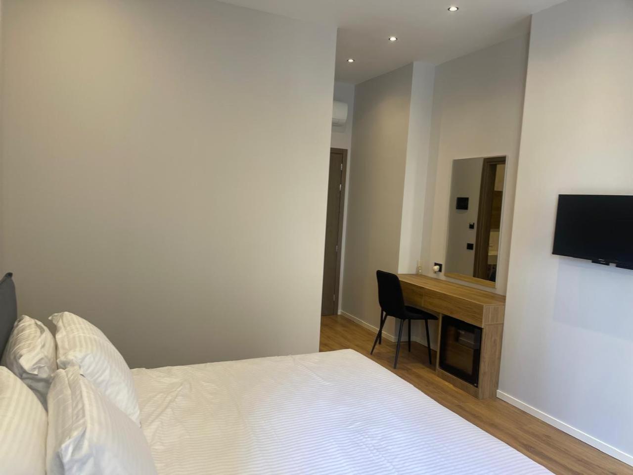 Dia Mare Deluxe Aparthotel Vlore Ngoại thất bức ảnh