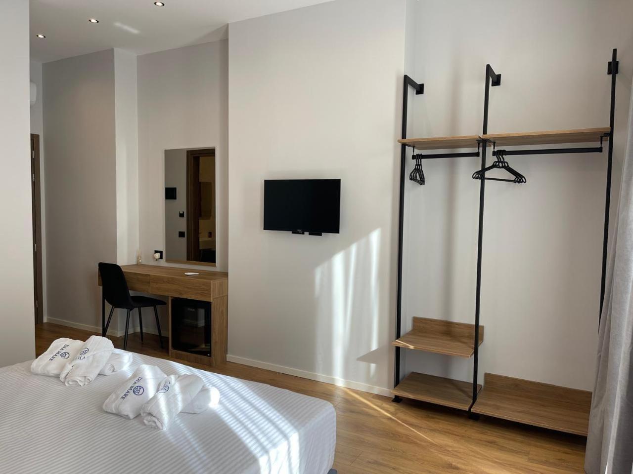 Dia Mare Deluxe Aparthotel Vlore Ngoại thất bức ảnh